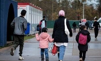 Asielminister vraagt gemeenten met spoed om asielopvanglocaties