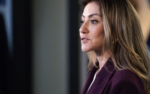 Yeşilgöz noemt trip met privéjet naar het Midden-Oosten echt nodig