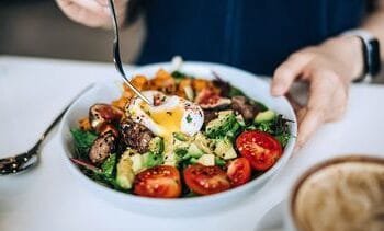 Wat is fibermaxxing en hoe gezond is het?