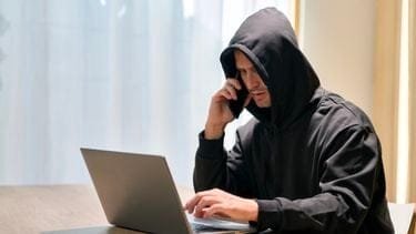 ‘Meld je, of je komt herkenbaar online’