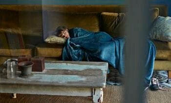 Val je altijd in slaap tijdens films of series? Hier kan dat door komen