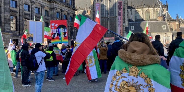 Dutch halt deportation of Iranian nationals – temporarily