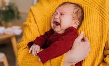 is het schadelijk om je baby te laten huilen?