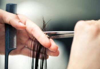 “Listening chair” at hairdresser’s can help abuse victims