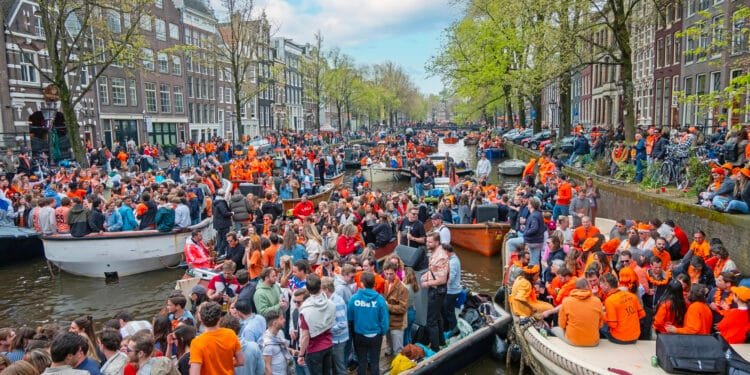 Koningsdag will be dry but Koningnacht revelers need a coat