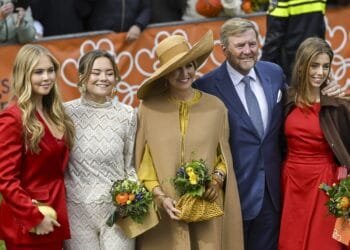 Royals mark King’s Day with Frisian sports in Dokkum