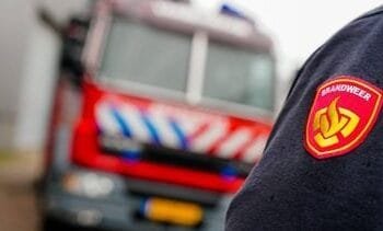 Natuurbrand in bos bij Den Ham in Overijssel