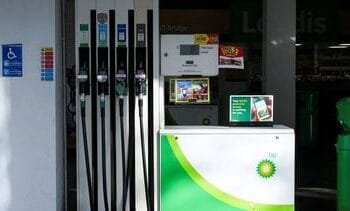 BP verdubbelt winst door sterke oliehandel na begin Iranoorlog