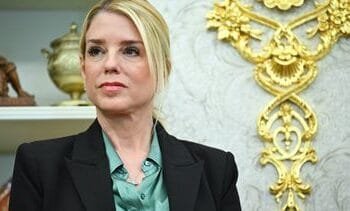 Wie is oud-justitieminister Pam Bondi eigenlijk?