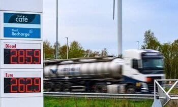 Olieprijs 10 procent lager na verklaring Iran over openen Hormuz