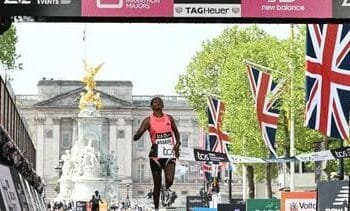 Atlete Assefa wint marathon Londen en verbetert eigen toptijd