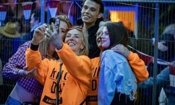 Koningsnacht druk maar gemoedelijk verlopen