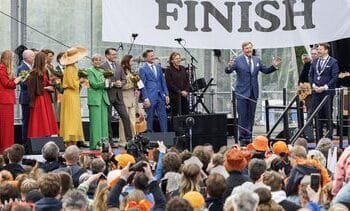 Willem-Alexander sluit ‘onvergetelijke Koningsdag’ in Dokkum af