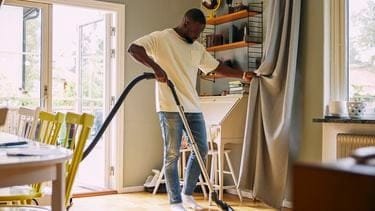 Lenteschoonmaak maakt echt gelukkiger, blijkt uit onderzoek