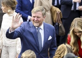 Half of Dutch think monarchy is too expensive, survey shows