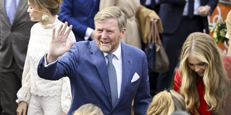 Half of Dutch think monarchy is too expensive, survey shows