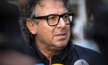 Marco Borsato breekt en kneust ribben door fietsongeluk