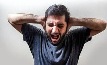 Waarom je schrikt van harde geluiden