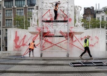National war memorial in Amsterdam daubed with red paint