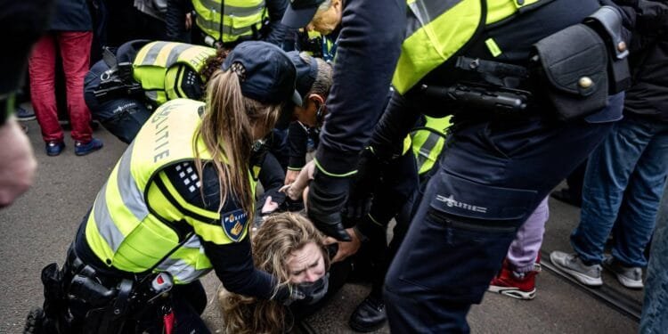 Alle demonstranten dodenherdenking weer op vrije voeten