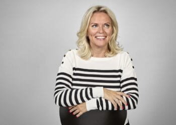 Mandy (49) combineerde een topbaan, mantelzorg en fertiliteit: op haar 48ste werd ze moeder