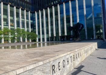 Prosecution office wants four years for corrupt court worker