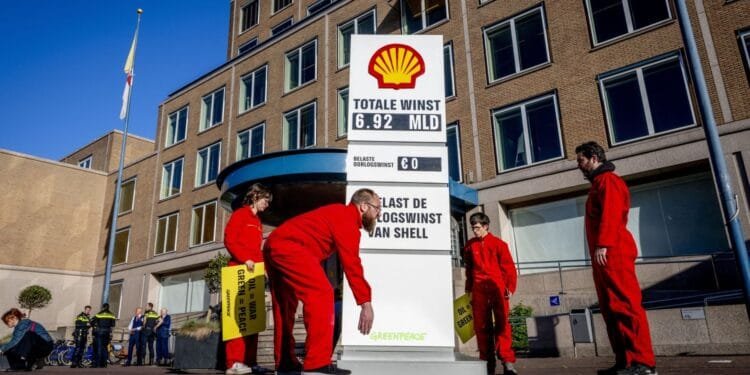 Shell books record profits amid Middle East conflict