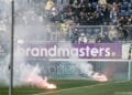 Duel NAC Breda – sc Heerenveen tijdelijk stilgelegd door vuurwerk