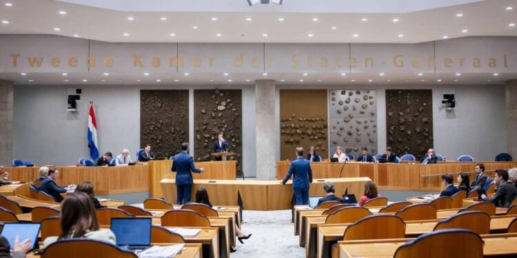 Vertrouwen in politici en Tweede Kamer op dieptepunt