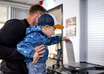 Trust in Dutch politicians and parliament falls to record low