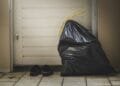 Nathalie (38) in Burenruzies: ‘De buren trekken met hun lekkende vuilniszakken een spoor door het hele gebouw’