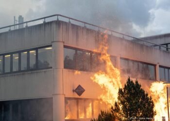 Drie aanhoudingen voor rellen rond noodopvang Loosdrecht