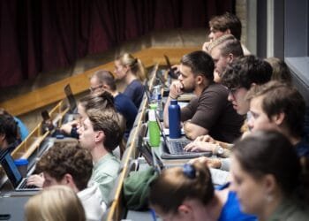 DUO loopt 170 miljoen euro mis door oud-studenten met studieschuld in buitenland: kabinet wil harder ingrijpen