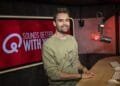 Domien Verschuuren afwezig bij Qmusic na overlijden zwager: ‘Tragisch verkeersongeval’