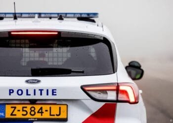 Tientallen jongeren vallen politie aan op kermis Purmerend