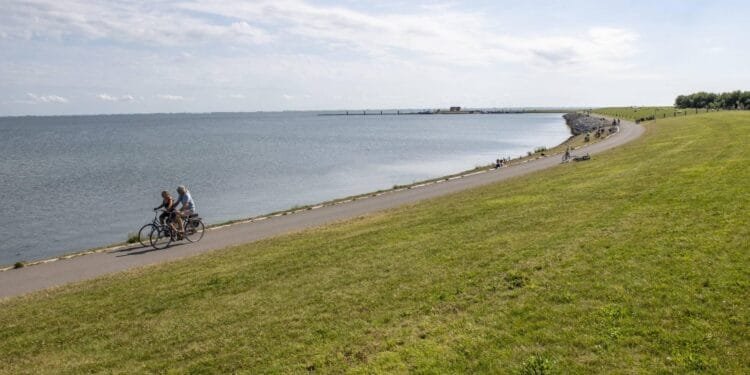 Groep wadlopers gered van het wad bij Ameland