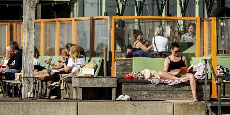 Van herfstachtig nat naar zomers weer: eind deze week temperaturen van 26 graden of meer