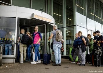 Schiphol onzeker over wachttijden na wijziging beveiligingsaanpak