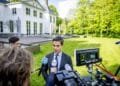 Kabinet overlegt met gemeenten na geweld bij asielzoekerscentra