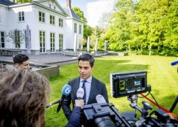 Kabinet overlegt met gemeenten na geweld bij asielzoekerscentra