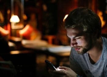 Waakhond slaat alarm: zo maken algoritmes van sociale media meningsvorming nu kwetsbaar
