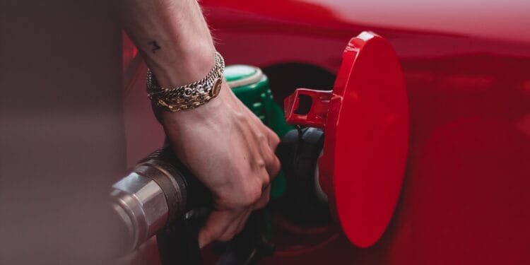 Maximum benzineprijs stijgt in België naar 2 euro per liter: dit zijn de brandstofprijzen in Nederland