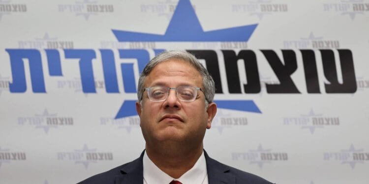Israëlische minister deelt beelden geboeide flotilla-activisten