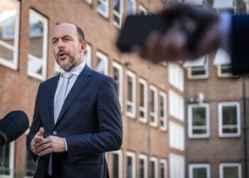 Doel spreidingswet asielzoekers lang niet gehaald, minister Van den Brink: ‘Gewoon uitvoeren’