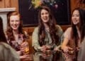 Jessie (33) in Opgebiecht: ‘Ik ga vaak uiteten met twee collega’s, maar ons team weet van niks’
