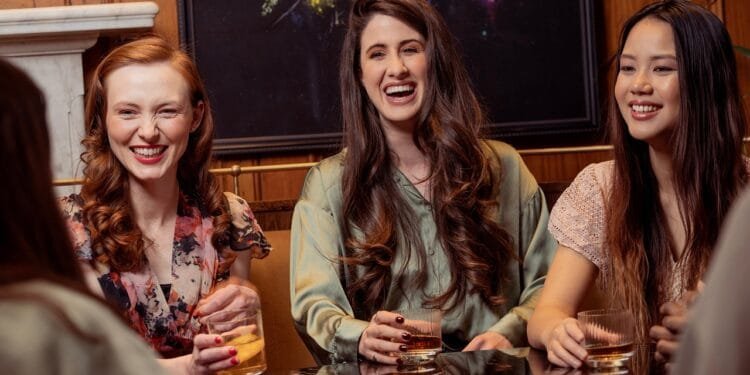 Jessie (33) in Opgebiecht: ‘Ik ga vaak uiteten met twee collega’s, maar ons team weet van niks’