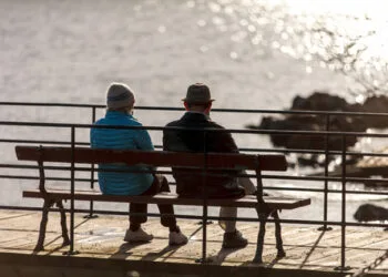Government drops plan to raise retirement age faster: NOS