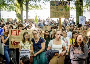 Onderzoek onder jongeren: klimaatstress groeit nu eten en energie duurder worden