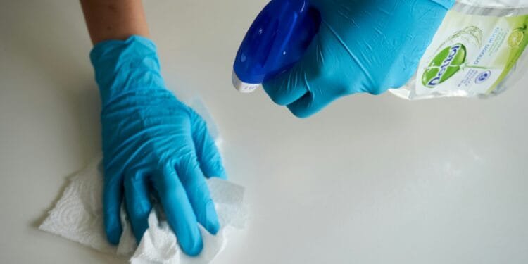 Viezer dan je toiletbril: expert tipt 8 spullen in huis die bijna niemand goed schoonmaakt