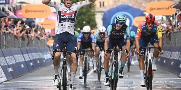 Fransman Magnier sprint naar derde etappezege in Giro d’Italia